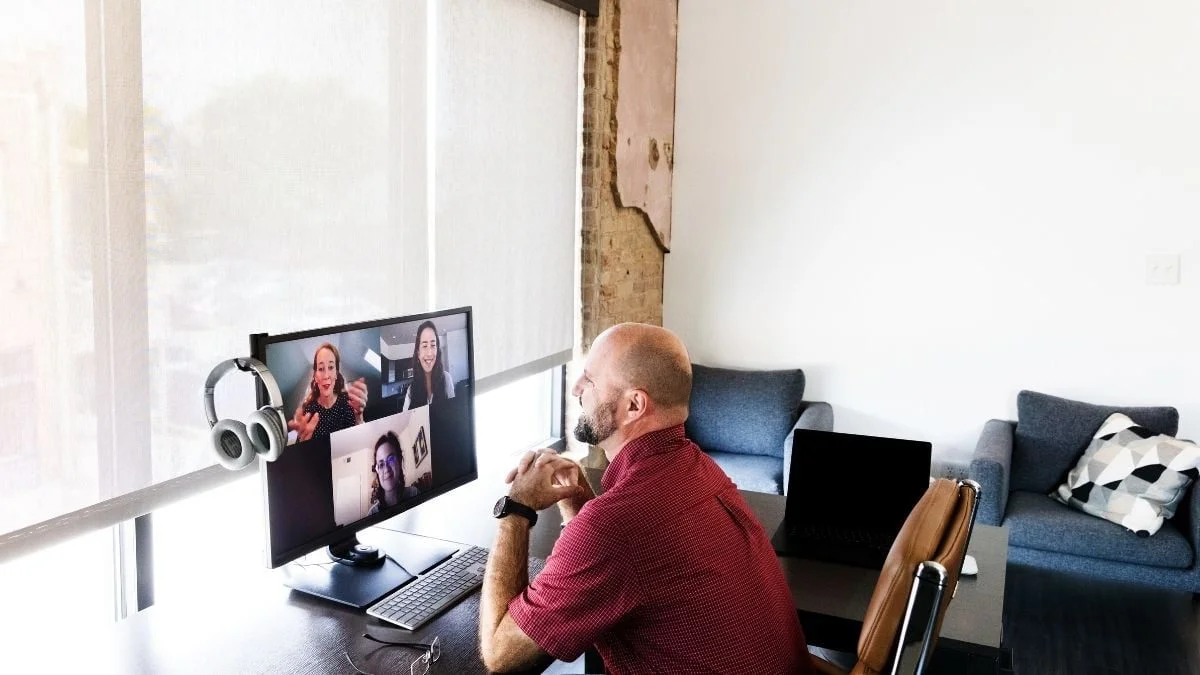 Image of a virtual team on a video chat for challenges of virtual teams article.