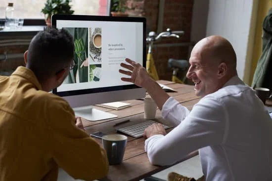 Mastering The 5 Rights of Delegation for Successful Leadership Image of boss talking to employee for how to delegate tip 5.