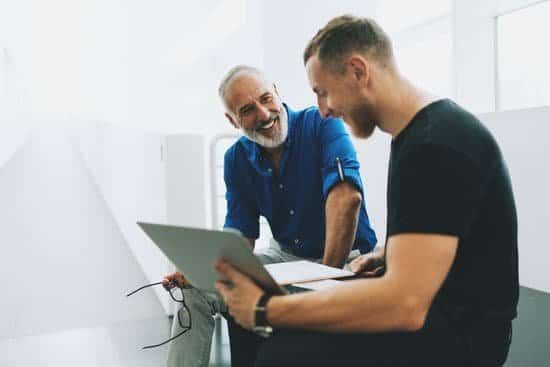 Create an Action Plan For Non Performing Employees: 8 Tips Image of boss, leader, supervisor, manager conducting feedback. A very important step in managing poor work performance.