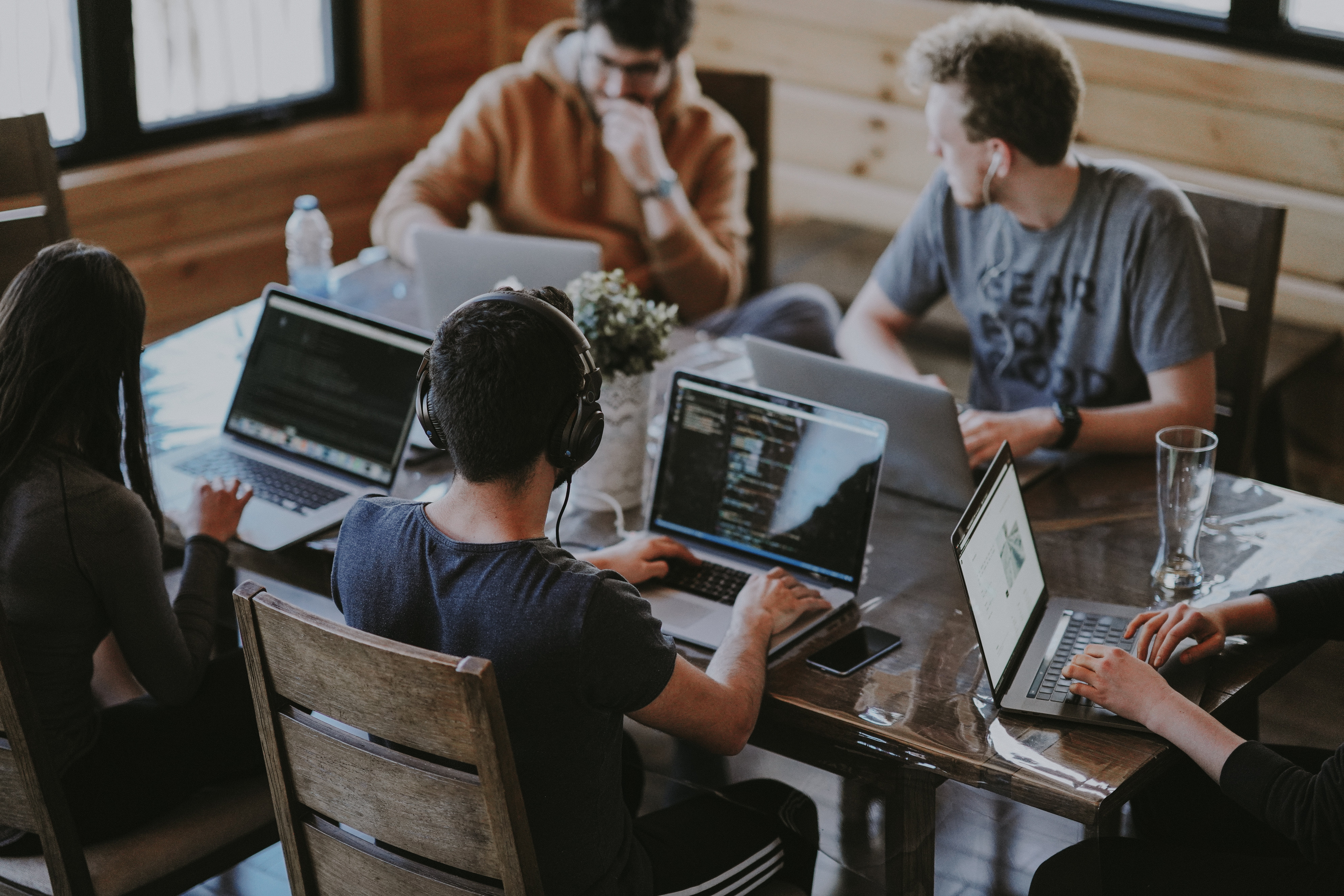 10 Proven Servant Leadership Characteristics You Can Build people on computers