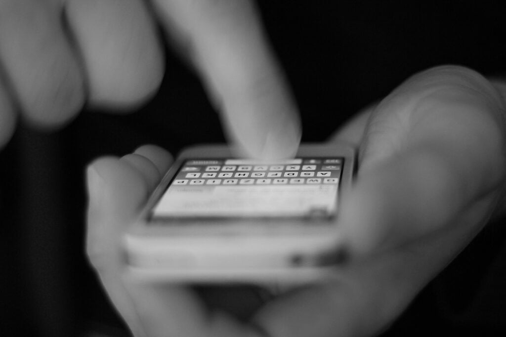 person using a note taking app on an iphone to use the RPM.